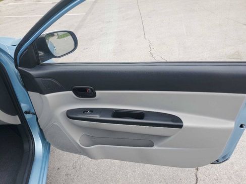 Used 2010 Hyundai Accent GS w/ Premium Pkg 3 FWD image 17