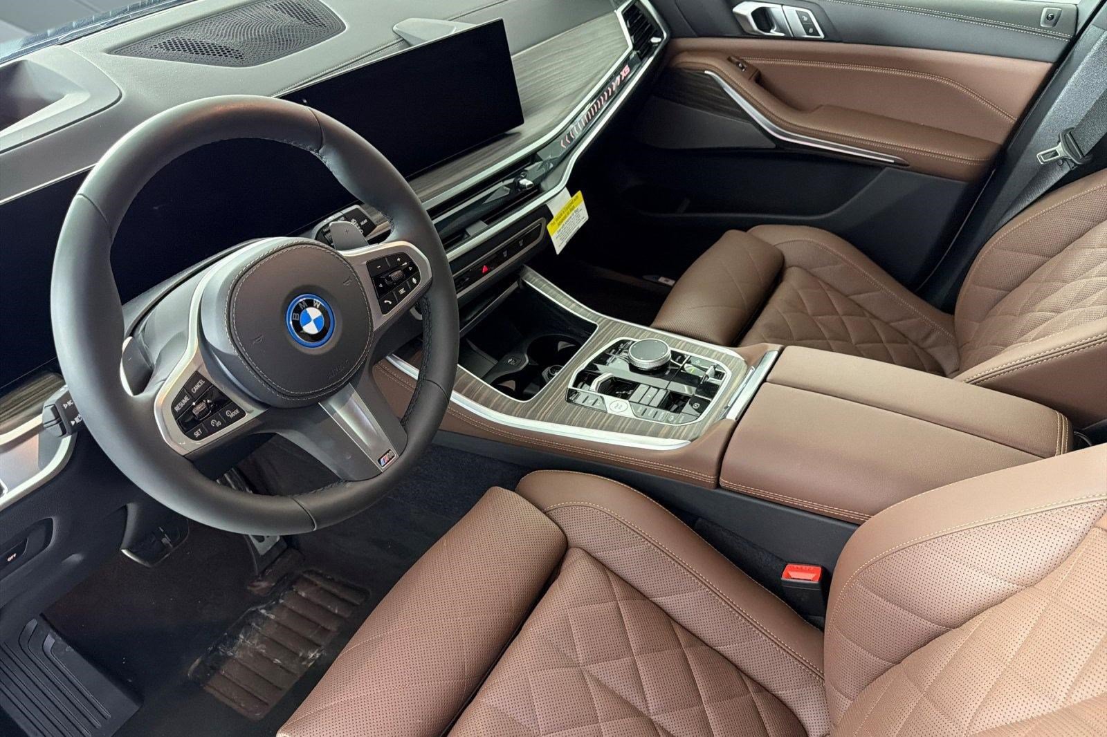 Used 2026 BMW X5 xDrive50e w/ M Sport Package AWD/4WD image 4