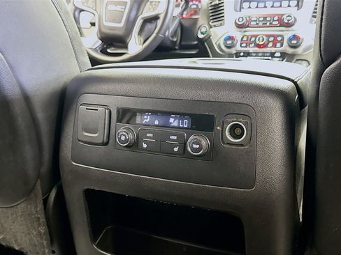 Used 2016 GMC Yukon XL SLT image 16