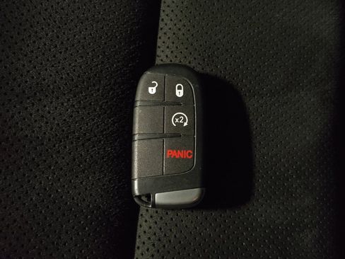 Used 2019 Jeep Grand Cherokee Altitude image 32