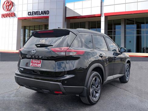 Used 2026 Nissan Rogue SV w/ SV Premium Package image 7