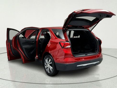 Certified 2024 Chevrolet Equinox LT w/ LPO, Floor Liner Package FWD image 11