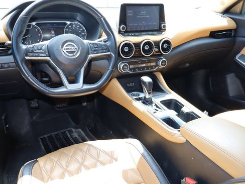 Used 2020 Nissan Sentra SV w/ SV Premium Package FWD image 5