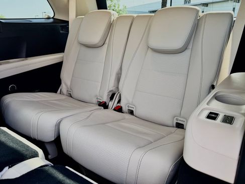 Used 2026 Mercedes-Benz GLS 450 4MATIC image 32