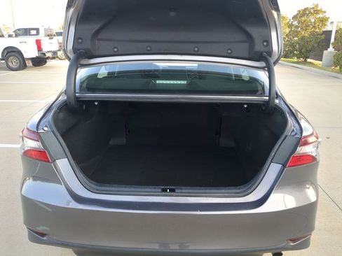 Used 2022 Toyota Camry LE image 6