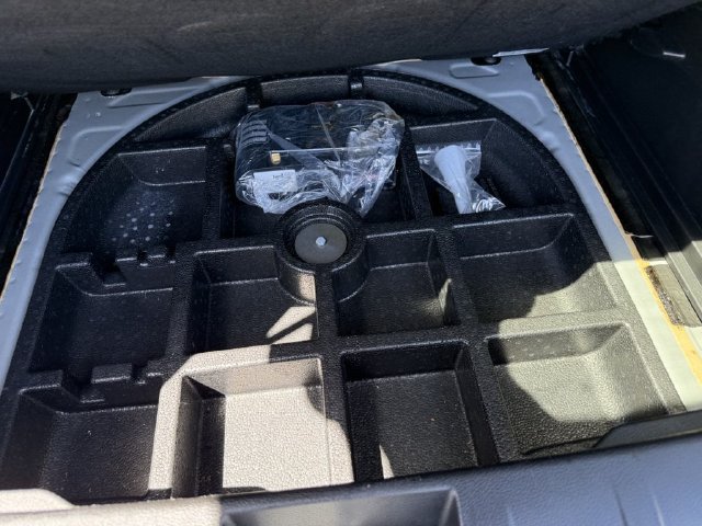 Used 2017 Jeep Renegade Latitude w/ Popular Equipment Group AWD/4WD image 19