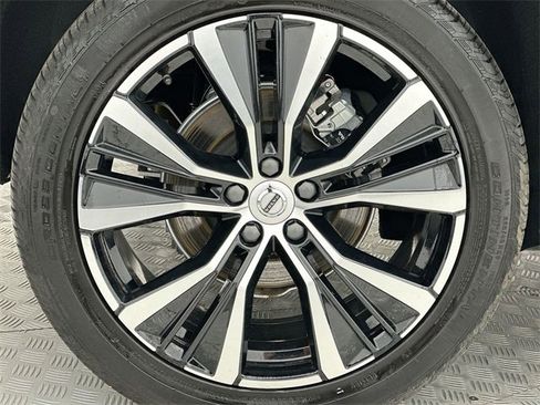 Certified 2025 Volvo XC60 B5 Plus image 10