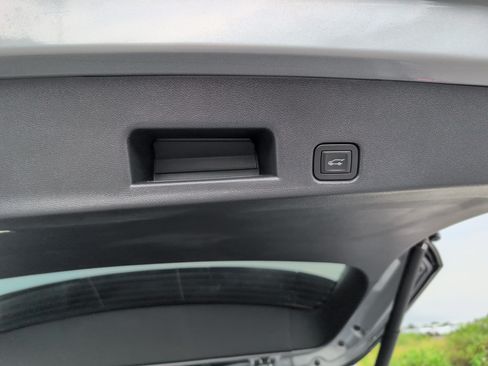 Used 2025 Buick Enclave Preferred FWD image 7