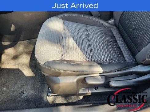 Used 2024 Chevrolet Trax LT w/ Sunroof Package image 33