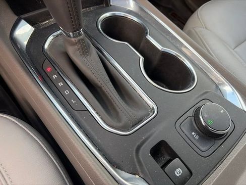Used 2018 Chevrolet Traverse LT FWD image 14
