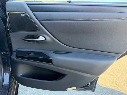Used 2024 Lexus ES 300h Ultra Luxury w/ Accessory Package (Z2) FWD image 18