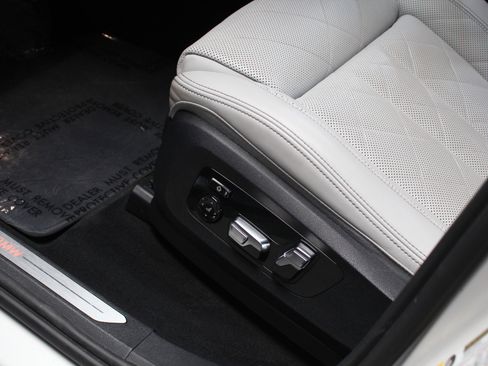Used 2023 BMW X7 xDrive40i w/ Premium Package AWD/4WD image 32