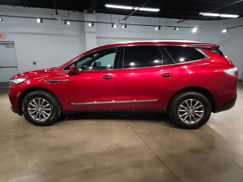 Used 2024 Buick Enclave Premium image 4