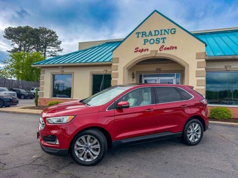 Used 2021 Ford Edge Titanium FWD image 3