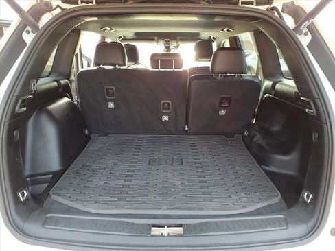 Used 2023 Jeep Grand Cherokee Limited w/ Luxury Tech Group II image 20