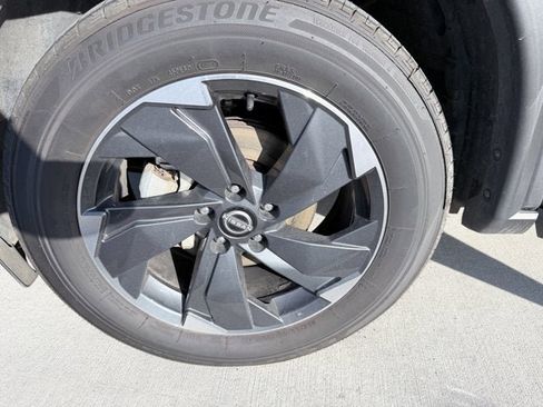 Certified 2024 Nissan Rogue SV image 24