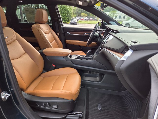 Used 2025 Cadillac XT5 Premium Luxury w/ LPO, Floor Liner Package FWD image 23