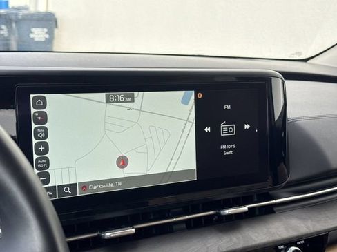 Used 2024 Kia Carnival EX FWD image 21