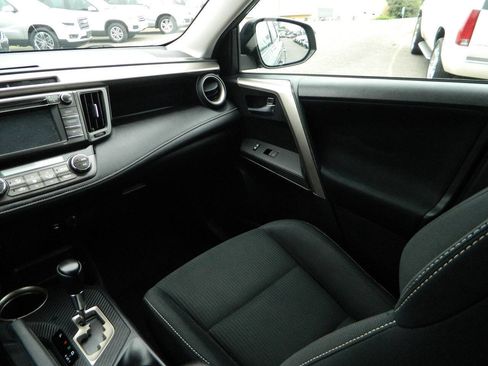 Used 2015 Toyota RAV4 XLE FWD image 16