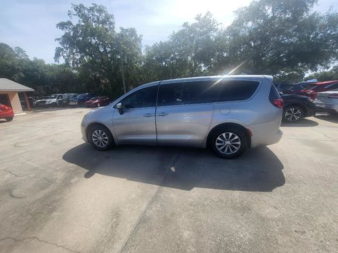 Used 2017 Chrysler Pacifica Touring w/ Tire & Wheel Group FWD image 52