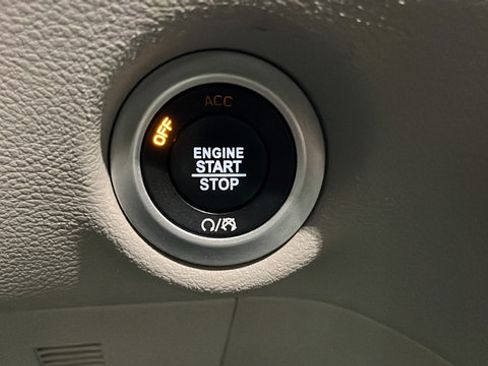 Used 2023 Chrysler Pacifica Touring-L FWD image 22