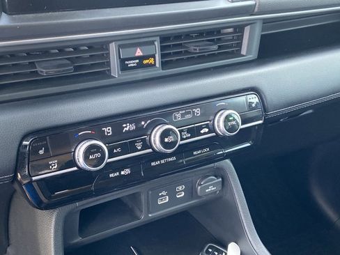 Used 2024 Honda Pilot Touring image 37