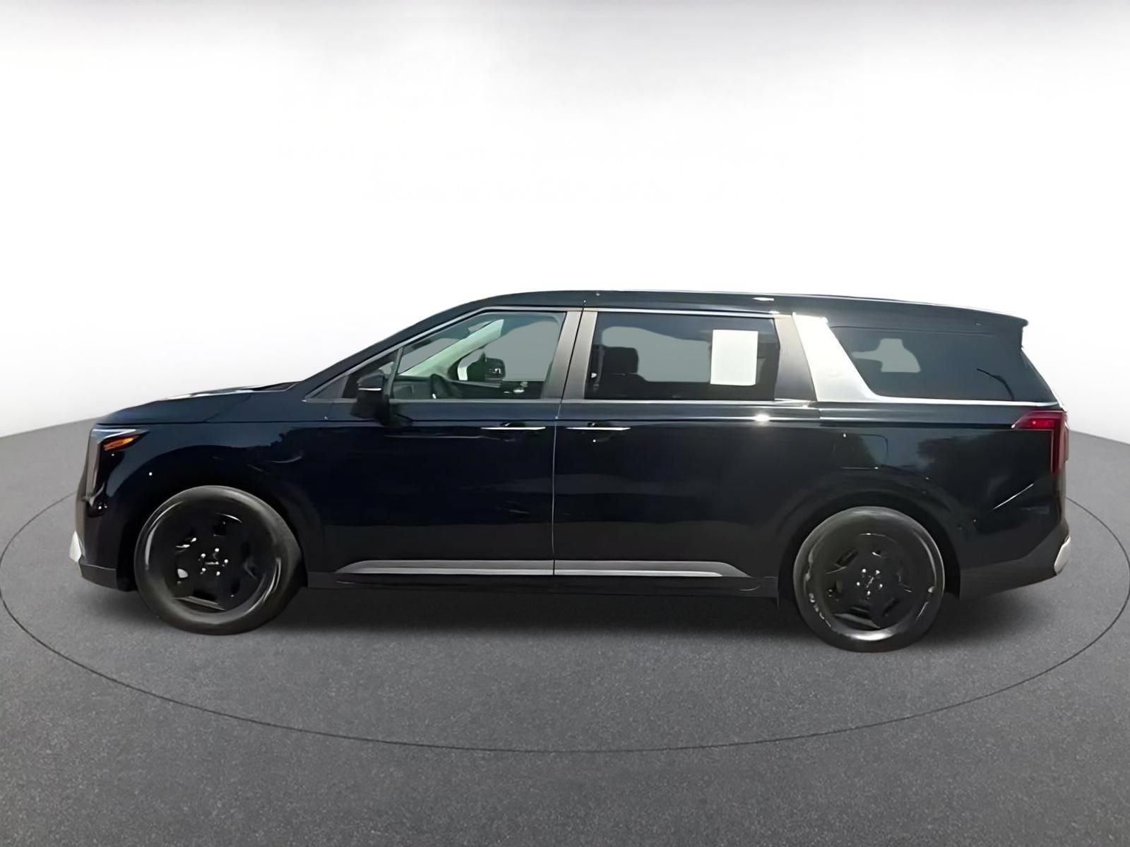 Used 2026 Kia Carnival FWD image 7