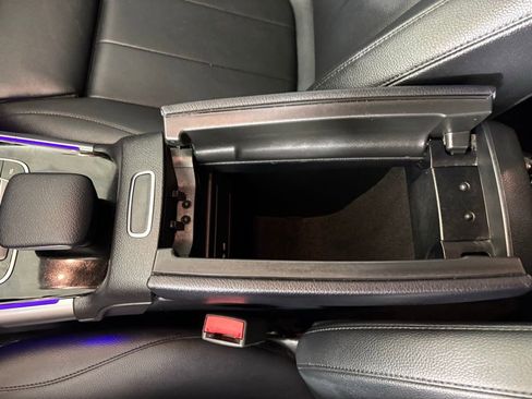 Used 2021 Mercedes-Benz GLB 250 w/ Premium Package image 35