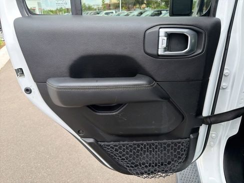 Used 2020 Jeep Wrangler Unlimited Sahara AWD/4WD image 19