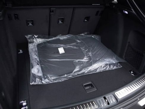 Certified 2026 Porsche Macan Turbo AWD/4WD image 37