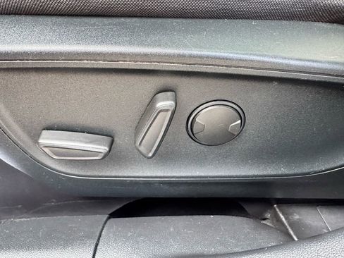 Used 2020 Ford Escape SE image 13