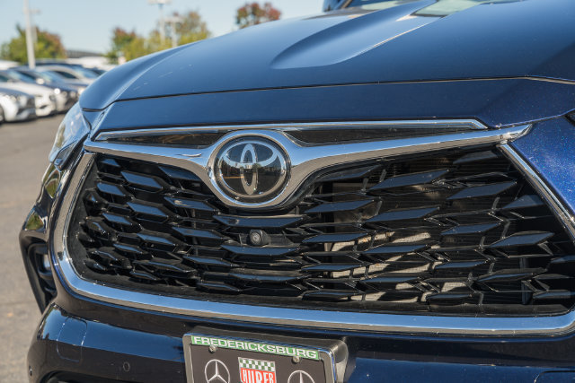 Used 2021 Toyota Highlander Limited AWD/4WD image 12