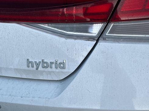 Used 2023 Hyundai Elantra Limited w/ Cargo Package image 6