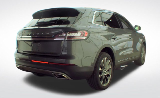 Used 2023 Lincoln Nautilus Reserve AWD/4WD image 2