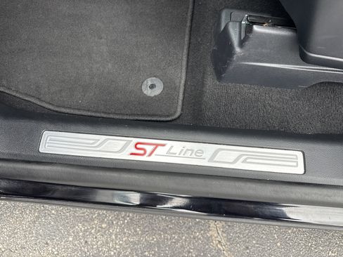 Used 2025 Ford Explorer ST-Line w/ ST-Line Street Pack image 27