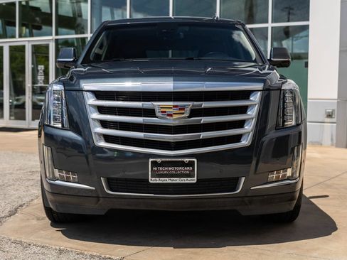 Used 2019 Cadillac Escalade Luxury AWD/4WD image 7