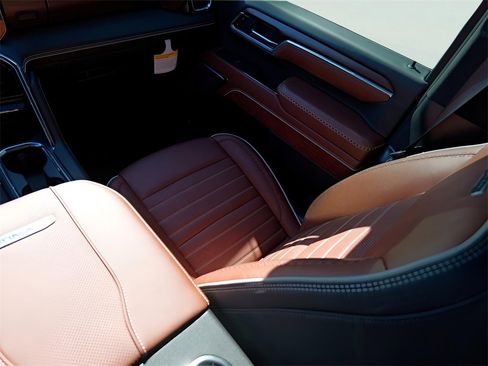 New 2025 GMC Sierra 3500 Denali Ultimate image 28