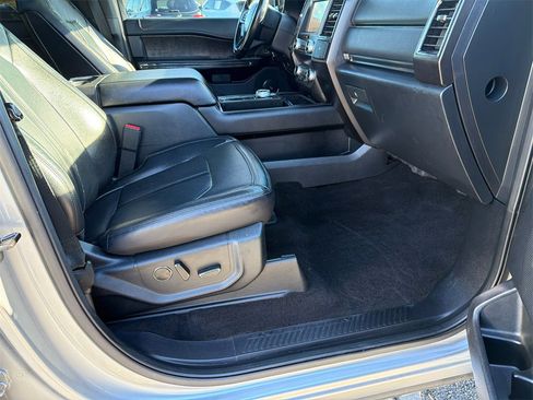 Used 2021 Ford Expedition Limited image 13