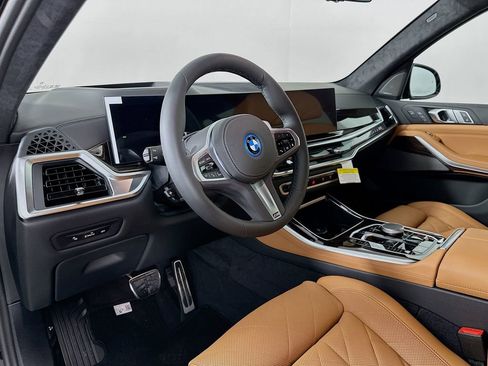 New 2026 BMW X5 xDrive50e w/ M Sport Package AWD/4WD image 9
