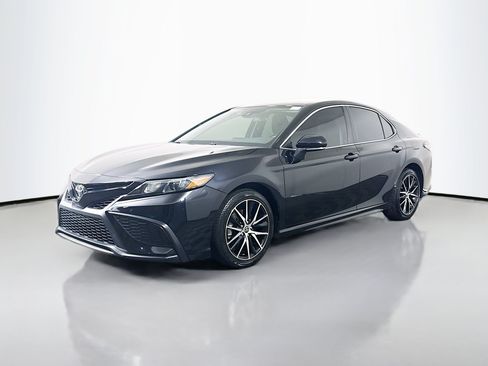 Used 2023 Toyota Camry SE FWD image 4