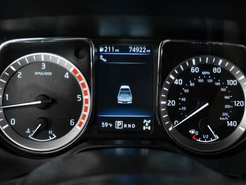 Used 2019 Nissan Titan SL w/ Midnight Edition image 17