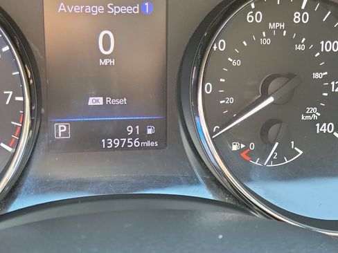Used 2018 Nissan Rogue SV w/ Premium Package FWD image 22