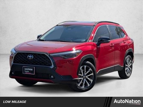 Certified 2025 Toyota Corolla Cross XLE w/ Convenience Package image 1