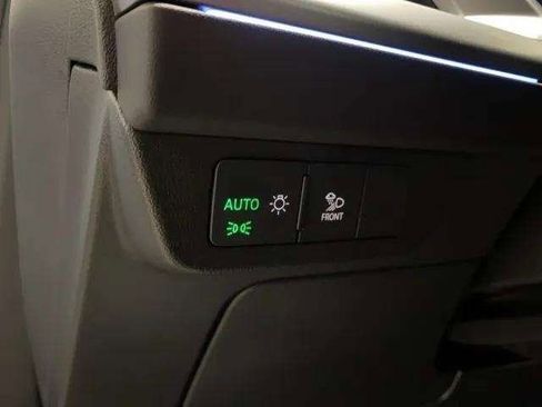 Used 2024 Audi Q4 e-tron Prestige image 35