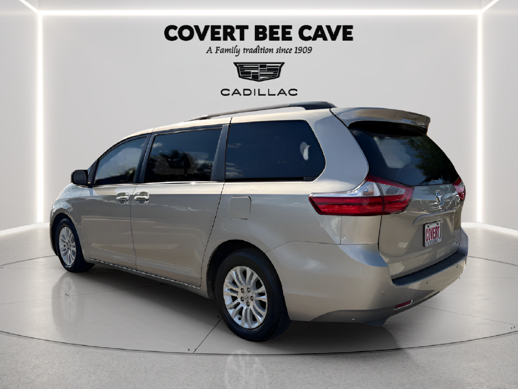 Used 2017 Toyota Sienna XLE w/ XLE Navigation Package FWD image 7