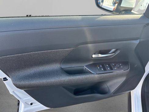 Used 2025 Nissan Kicks SV image 22