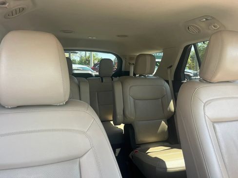 Used 2022 Ford Explorer Limited w/ Equipment Group 301A AWD/4WD image 37