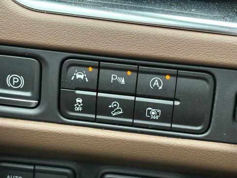 Used 2024 Chevrolet Suburban High Country image 25