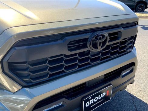Used 2025 Toyota Tacoma TRD Off-Road image 30