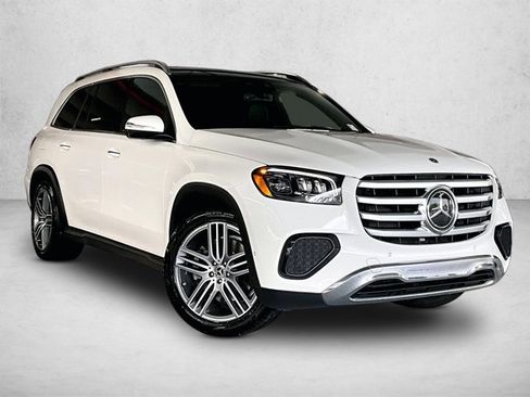 Used 2025 Mercedes-Benz GLS 450 4MATIC image 12